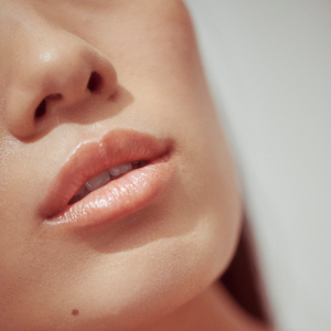 Henné Luxury Tinted Lip Balm - CORAL - Asgard Beauty